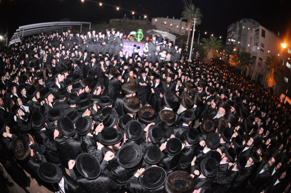 גלריה: שבת ה'אופרוף' בחסידות צאנז