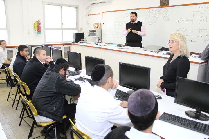 צמרת משרד החינוך בכפר סיטרין