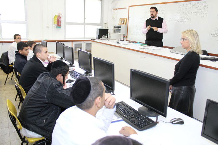 צמרת משרד החינוך בכפר סיטרין