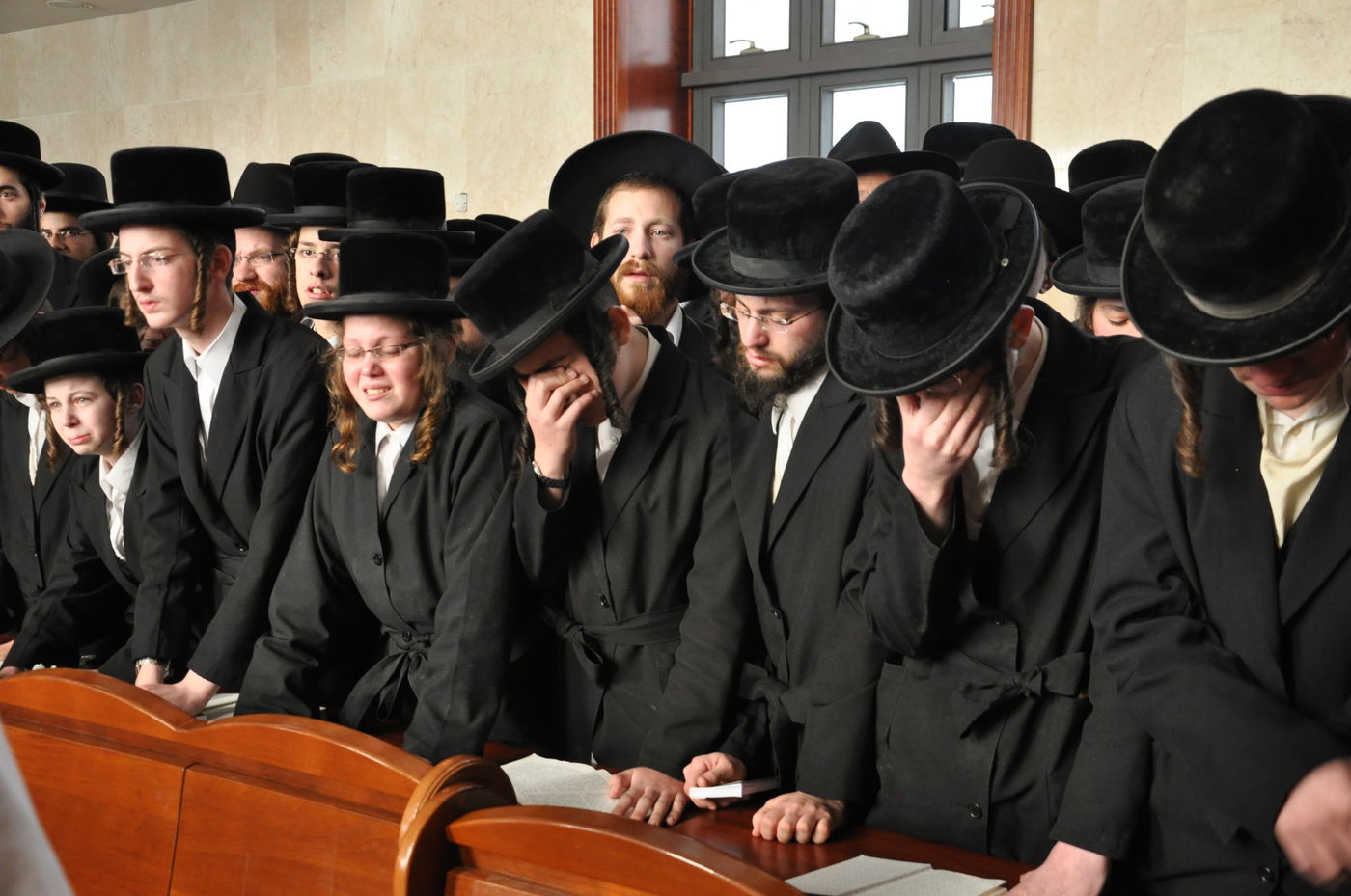 רבבות במסע ההלוויה של כ"ק האדמו"ר מסדיגורא