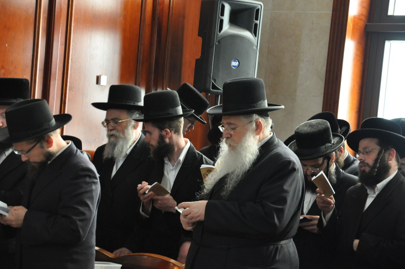 רבבות במסע ההלוויה של כ"ק האדמו"ר מסדיגורא