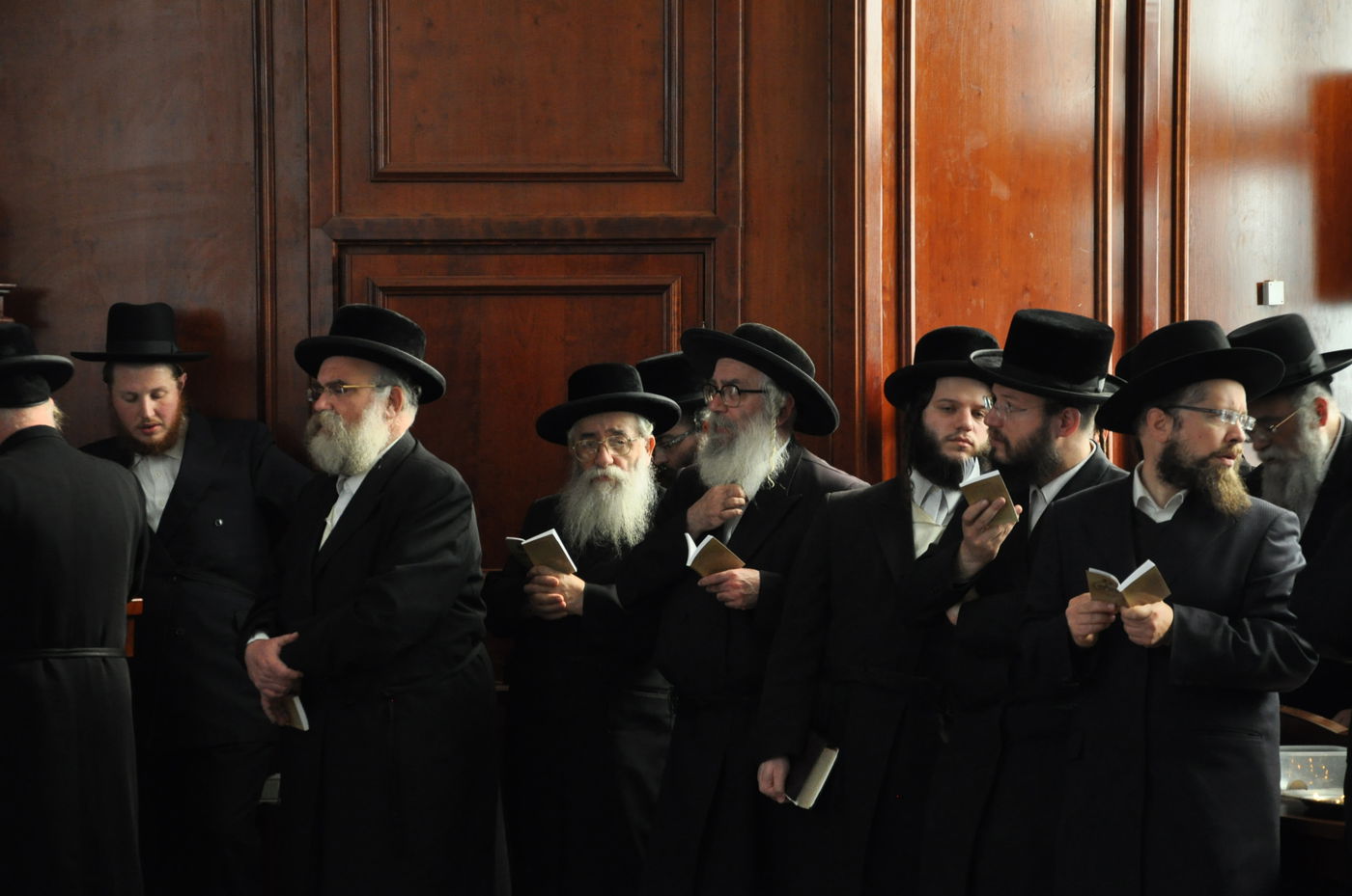 רבבות במסע ההלוויה של כ"ק האדמו"ר מסדיגורא