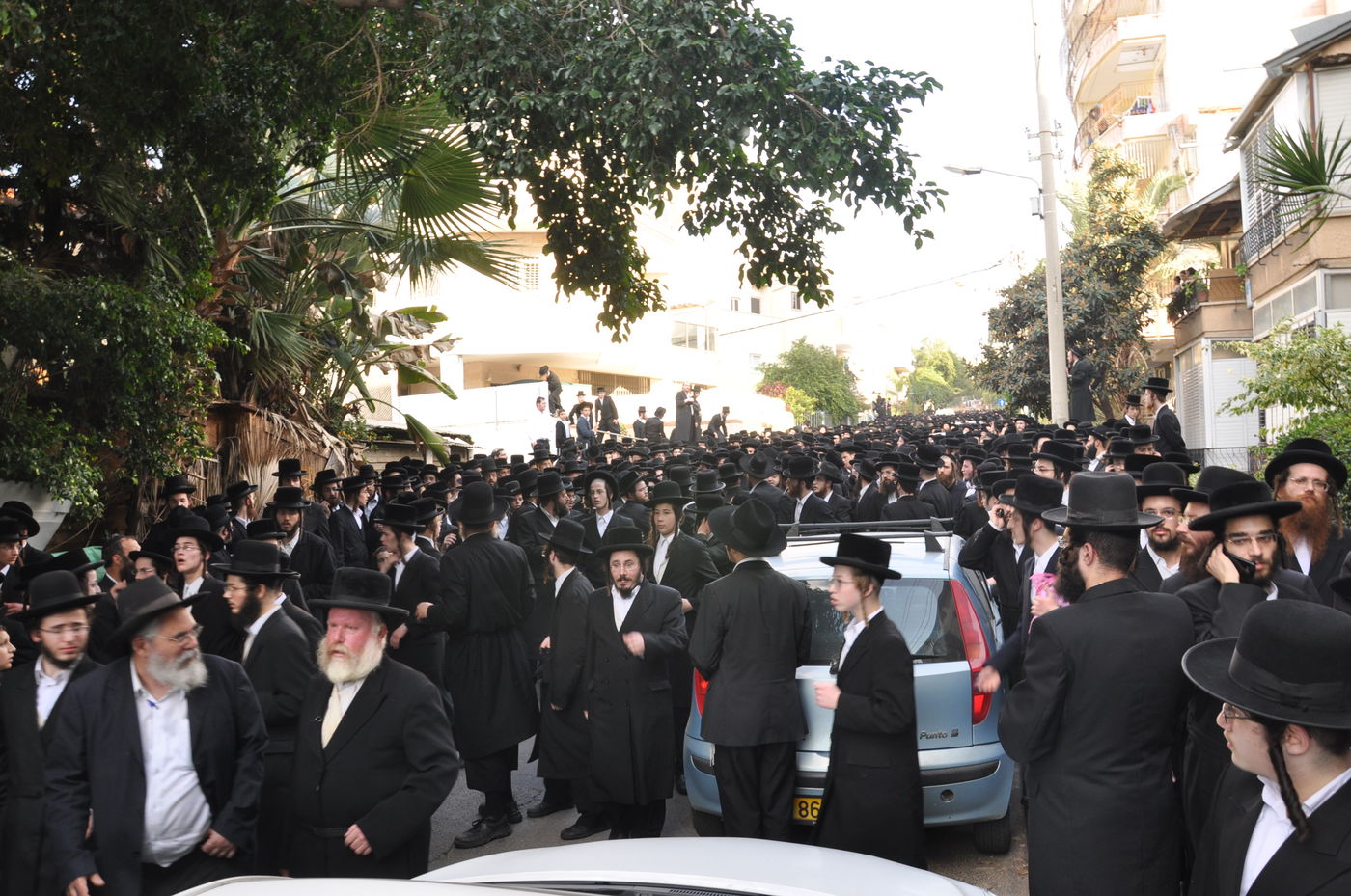 רבבות במסע ההלוויה של כ"ק האדמו"ר מסדיגורא