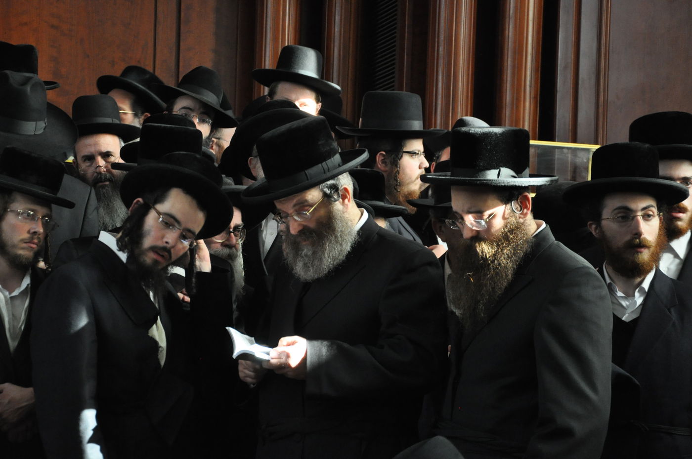 רבבות במסע ההלוויה של כ"ק האדמו"ר מסדיגורא