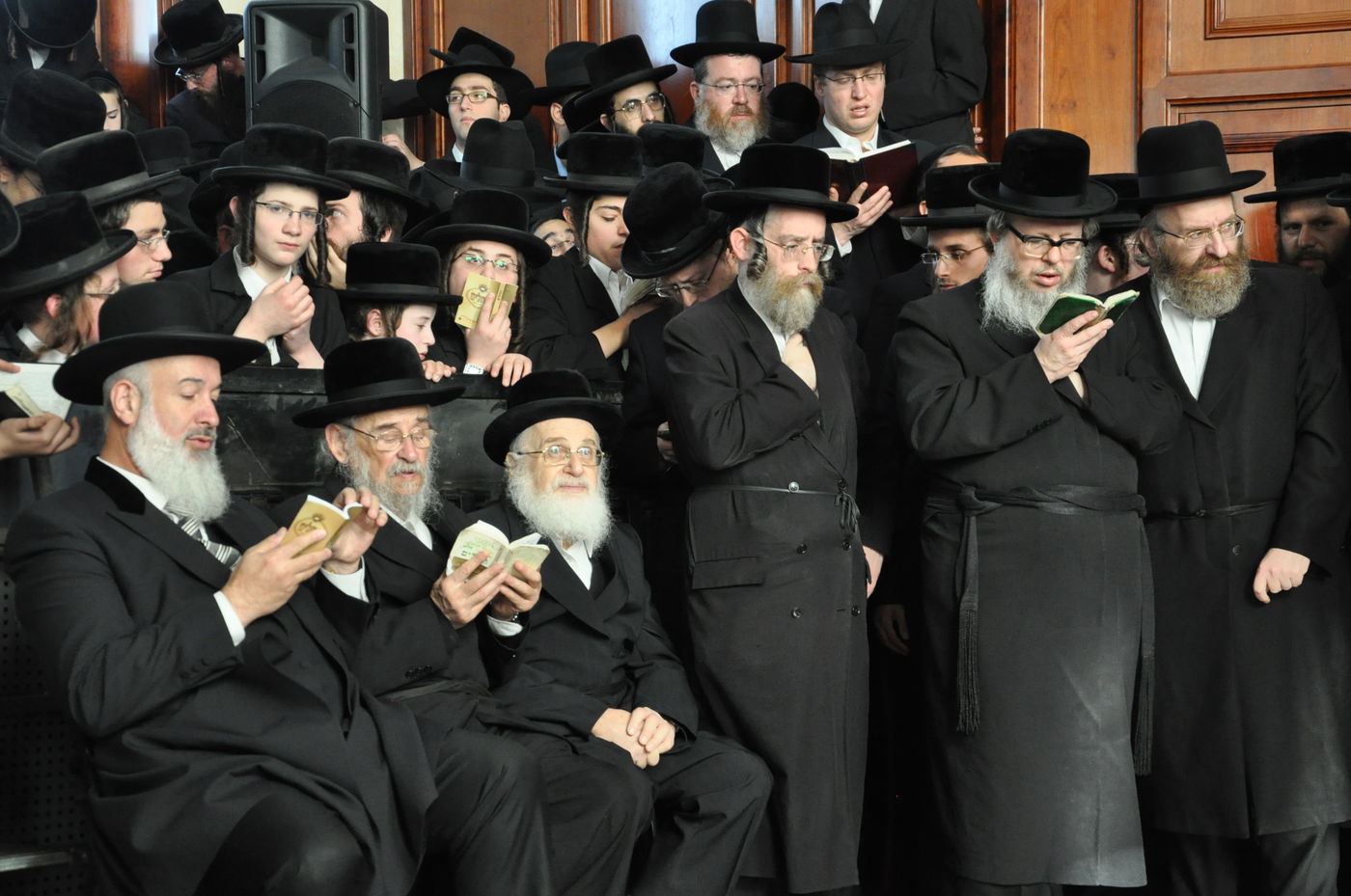 רבבות במסע ההלוויה של כ"ק האדמו"ר מסדיגורא