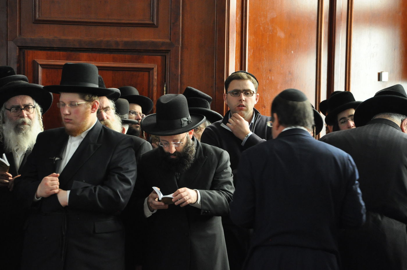 רבבות במסע ההלוויה של כ"ק האדמו"ר מסדיגורא