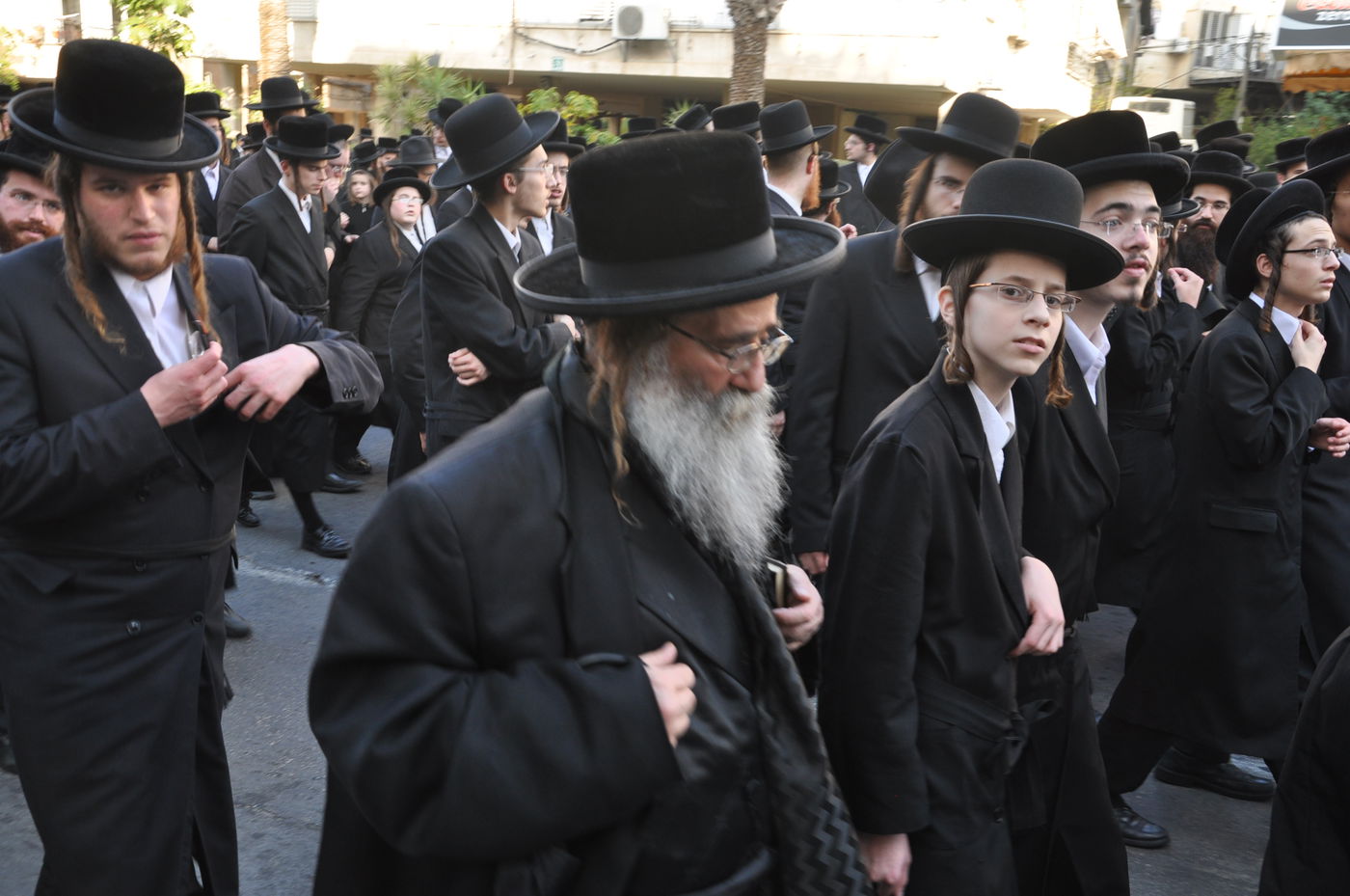 רבבות במסע ההלוויה של כ"ק האדמו"ר מסדיגורא