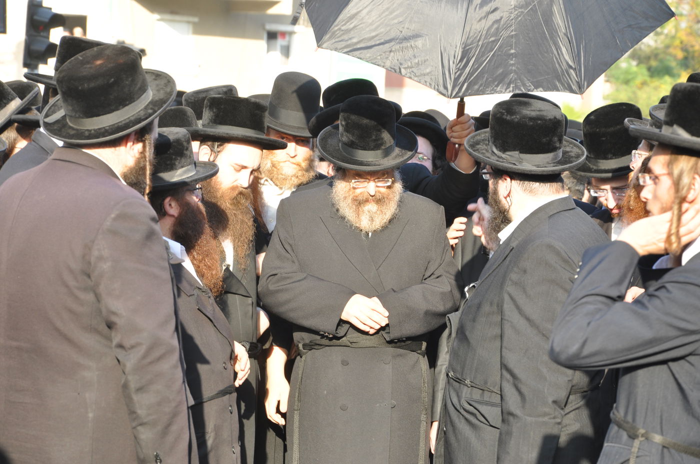 רבבות במסע ההלוויה של כ"ק האדמו"ר מסדיגורא