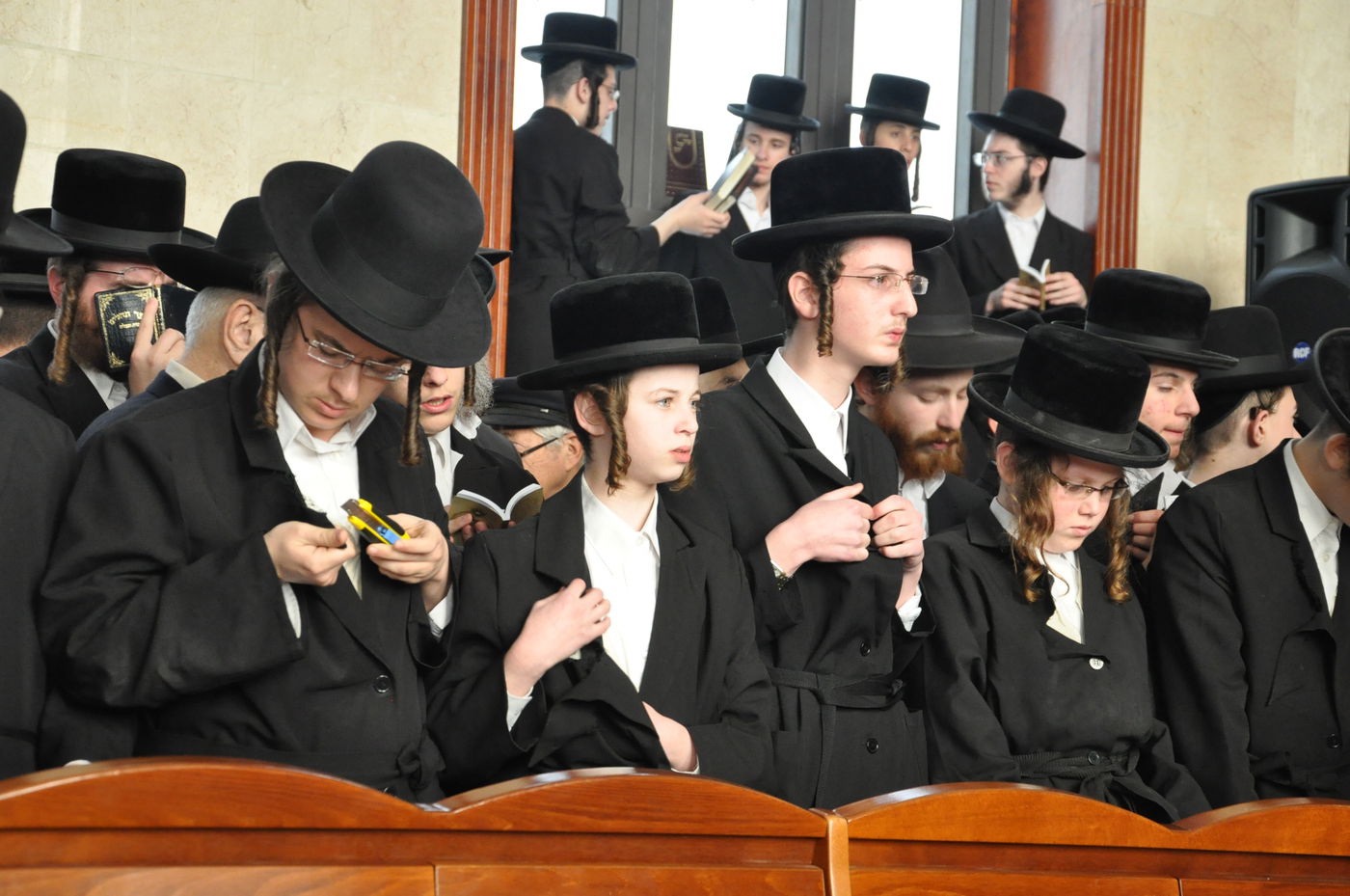 רבבות במסע ההלוויה של כ"ק האדמו"ר מסדיגורא