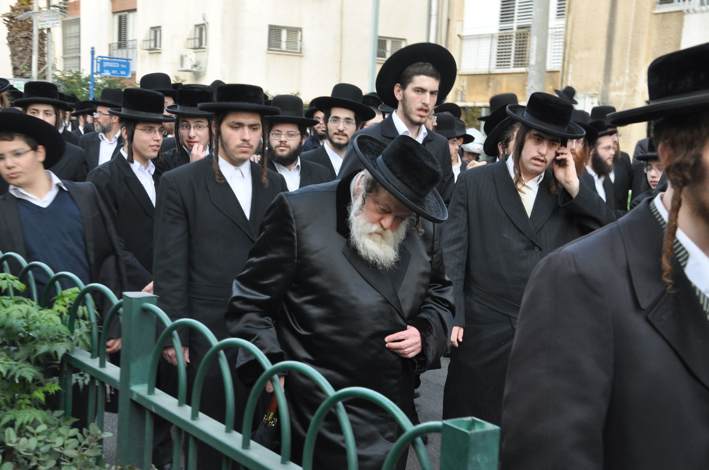 רבבות במסע ההלוויה של כ"ק האדמו"ר מסדיגורא