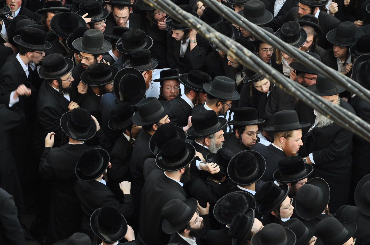 רבבות במסע ההלוויה של כ"ק האדמו"ר מסדיגורא