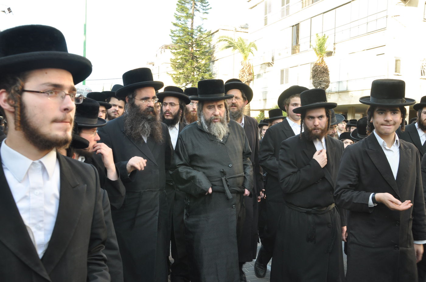 רבבות במסע ההלוויה של כ"ק האדמו"ר מסדיגורא