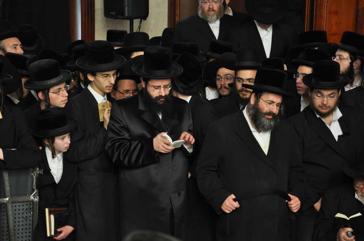 רבבות במסע ההלוויה של כ"ק האדמו"ר מסדיגורא