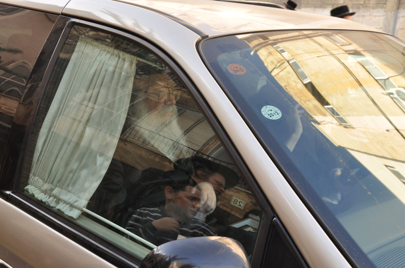 רבבות במסע ההלוויה של כ"ק האדמו"ר מסדיגורא