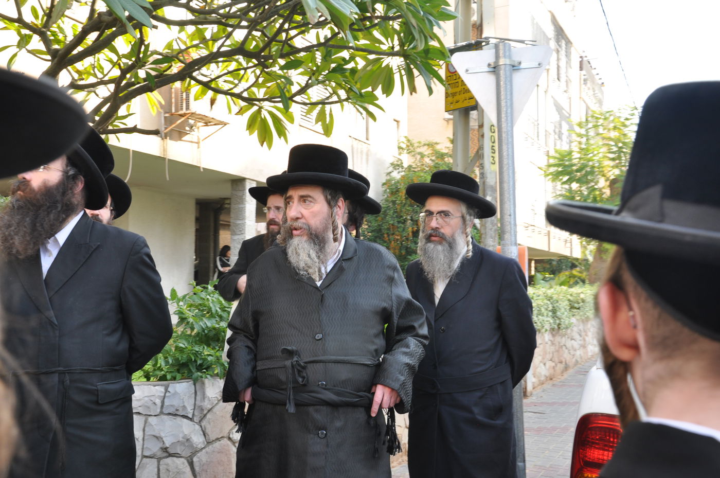 רבבות במסע ההלוויה של כ"ק האדמו"ר מסדיגורא