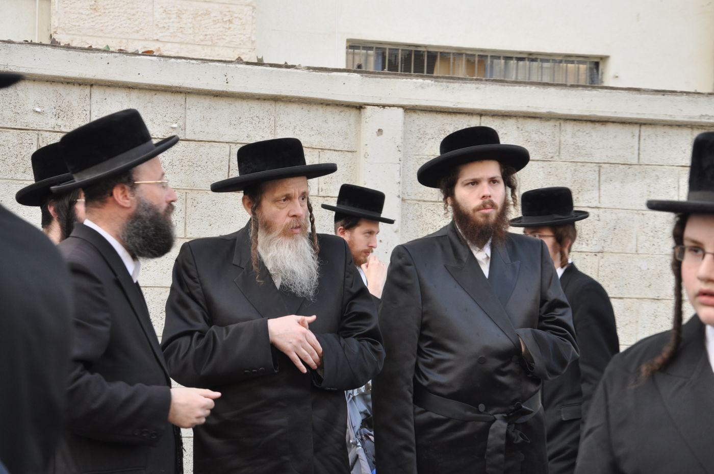 רבבות במסע ההלוויה של כ"ק האדמו"ר מסדיגורא