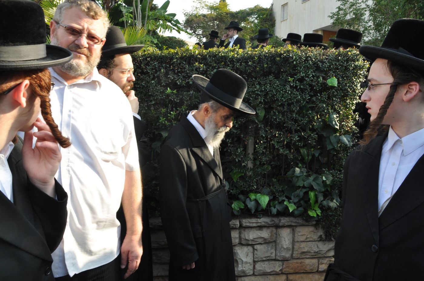 רבבות במסע ההלוויה של כ"ק האדמו"ר מסדיגורא