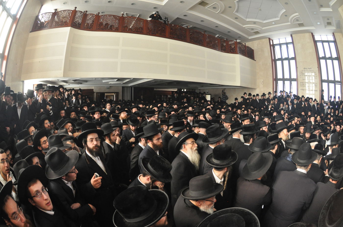 רבבות במסע ההלוויה של כ"ק האדמו"ר מסדיגורא