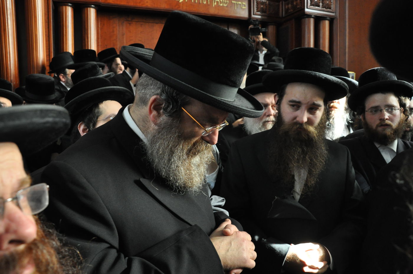 רבבות במסע ההלוויה של כ"ק האדמו"ר מסדיגורא