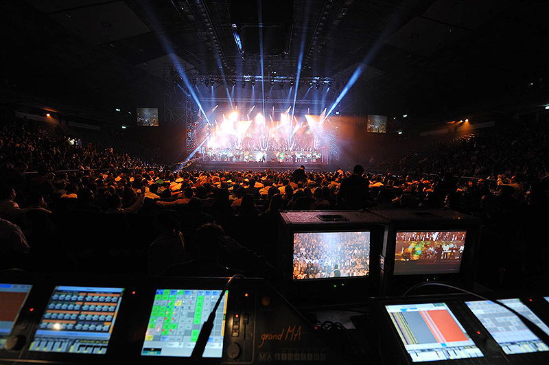 גלריית ענק: יעקב שוואקי מופיע בהיכל נוקיה