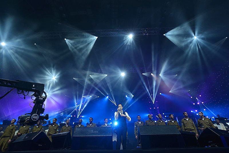 גלריית ענק: יעקב שוואקי מופיע בהיכל נוקיה