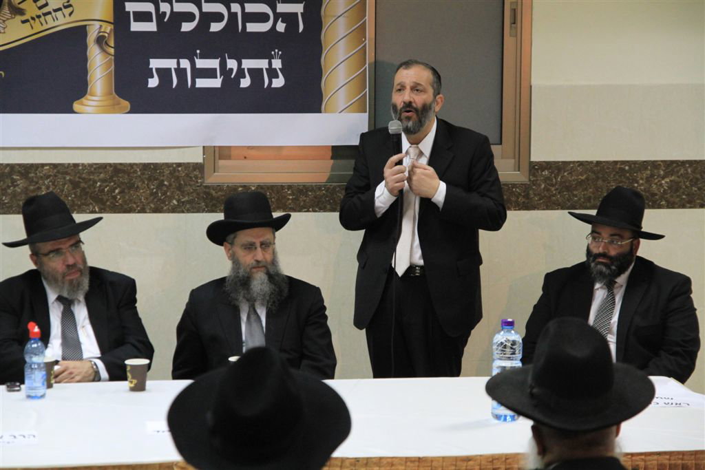 צפו: אריה דרעי מתדרך פעילים בדרום