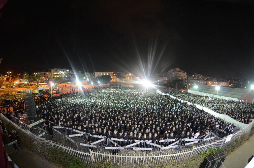 אלפים בשמחת נישואי נכדו הבכור של האדמו"ר מצאנז