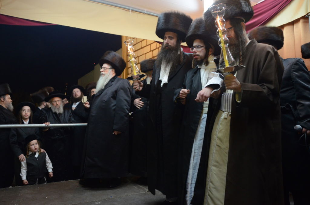 אלפים בשמחת נישואי נכדו הבכור של האדמו"ר מצאנז