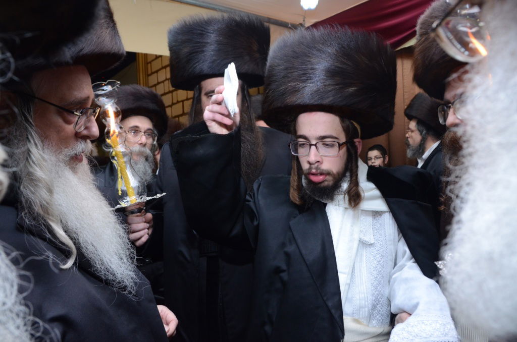 אלפים בשמחת נישואי נכדו הבכור של האדמו"ר מצאנז