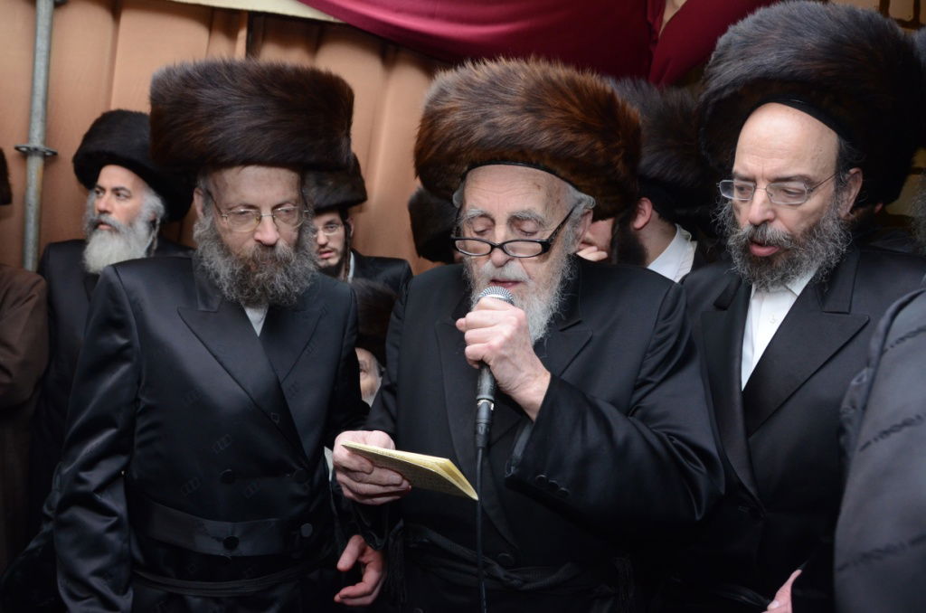 אלפים בשמחת נישואי נכדו הבכור של האדמו"ר מצאנז