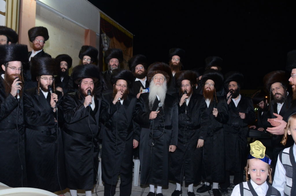 אלפים בשמחת נישואי נכדו הבכור של האדמו"ר מצאנז