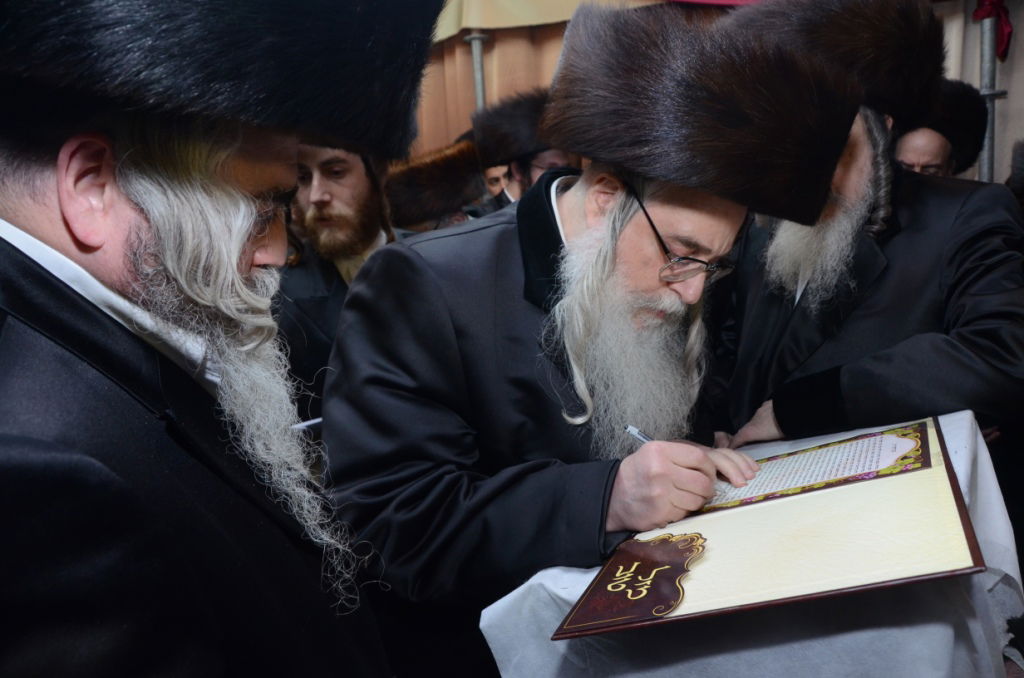 אלפים בשמחת נישואי נכדו הבכור של האדמו"ר מצאנז