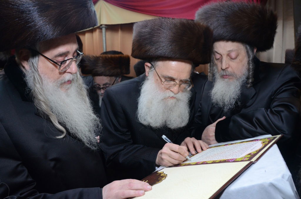 אלפים בשמחת נישואי נכדו הבכור של האדמו"ר מצאנז