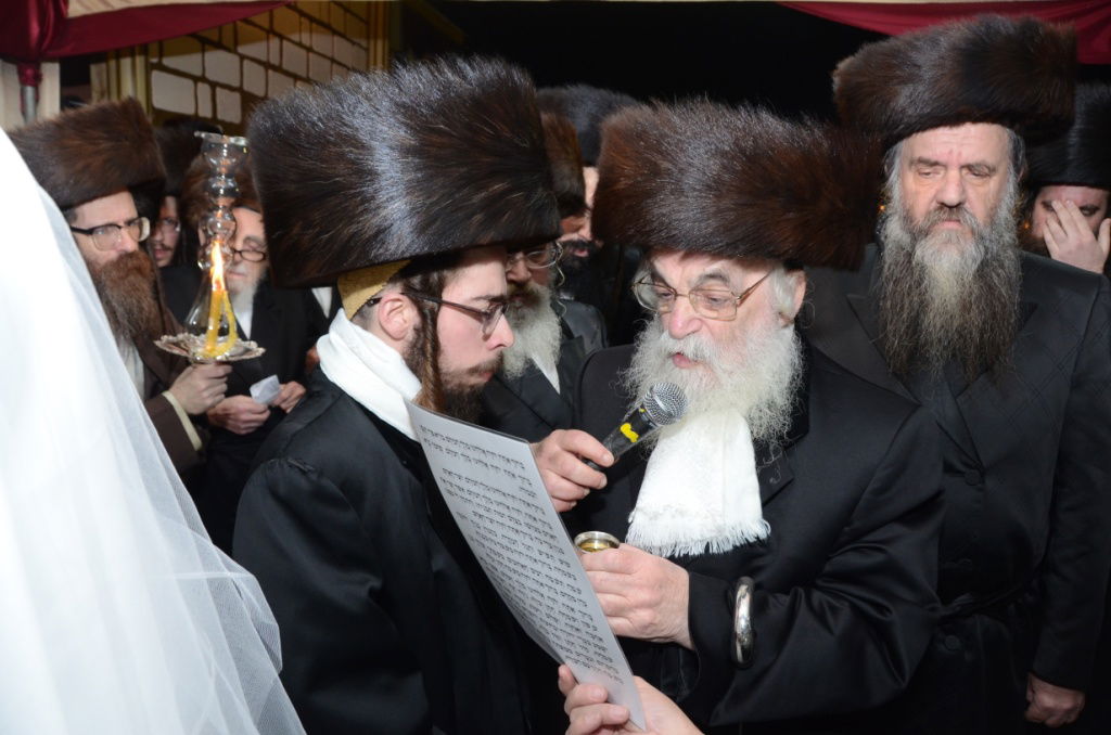 אלפים בשמחת נישואי נכדו הבכור של האדמו"ר מצאנז