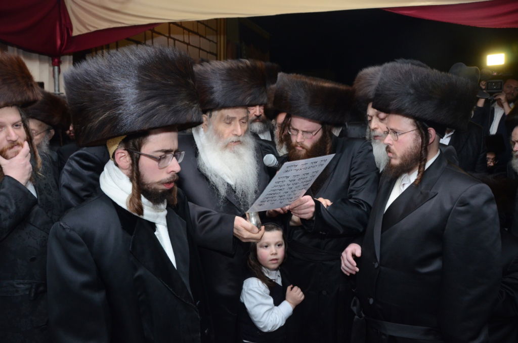 אלפים בשמחת נישואי נכדו הבכור של האדמו"ר מצאנז