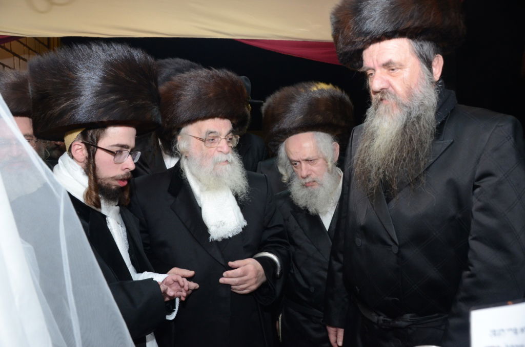 אלפים בשמחת נישואי נכדו הבכור של האדמו"ר מצאנז