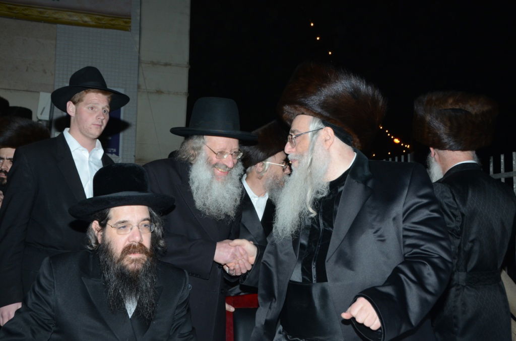 אלפים בשמחת נישואי נכדו הבכור של האדמו"ר מצאנז