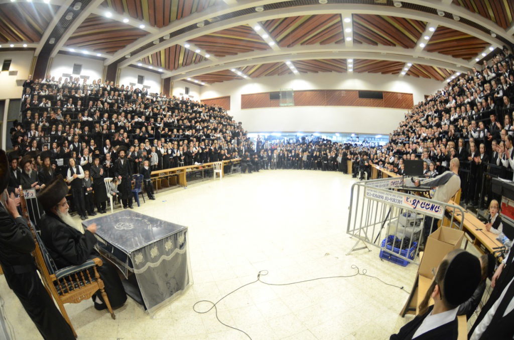 אלפים בשמחת נישואי נכדו הבכור של האדמו"ר מצאנז