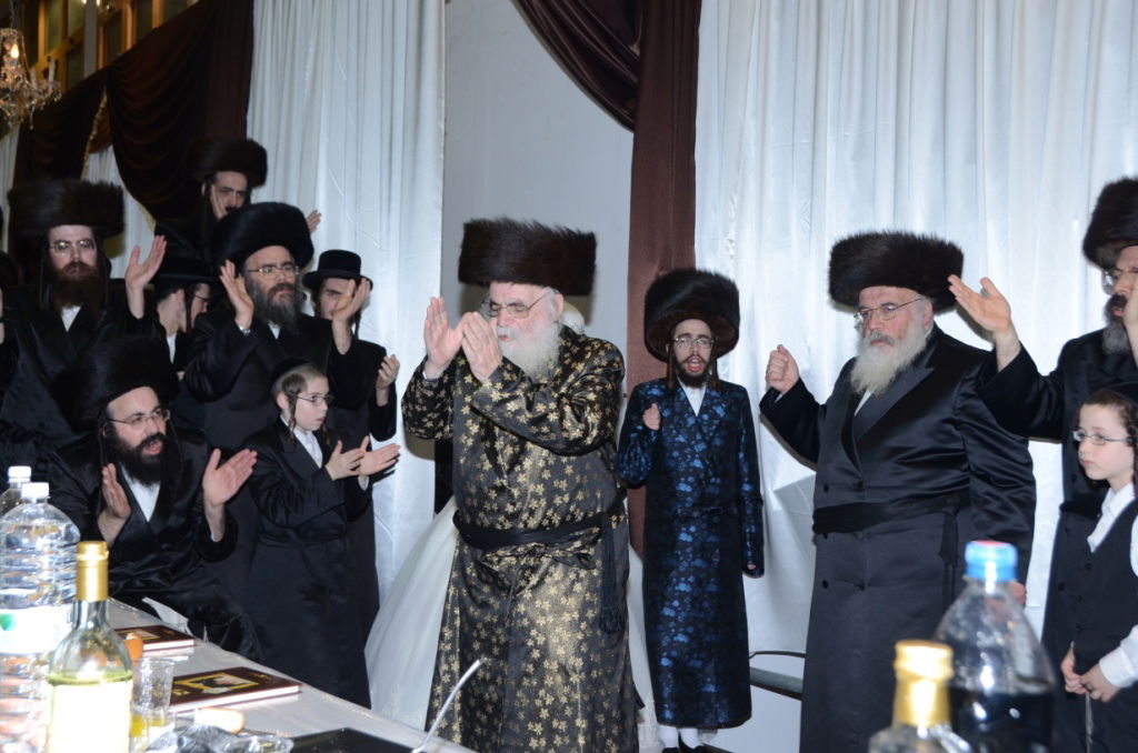 אלפים בשמחת נישואי נכדו הבכור של האדמו"ר מצאנז