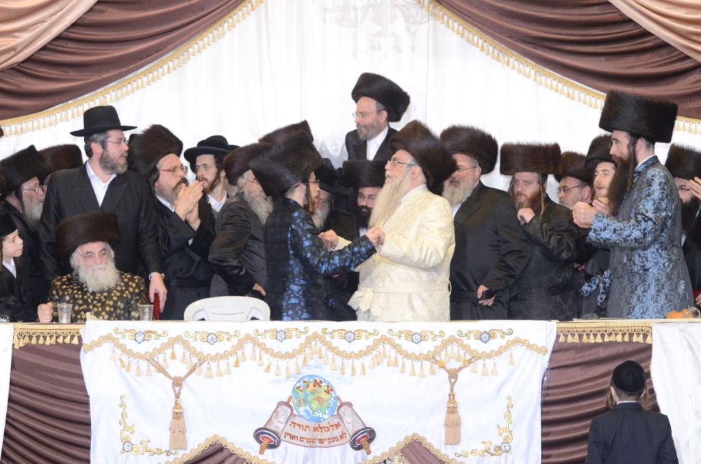 אלפים בשמחת נישואי נכדו הבכור של האדמו"ר מצאנז