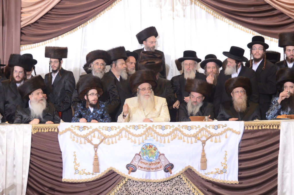 אלפים בשמחת נישואי נכדו הבכור של האדמו"ר מצאנז