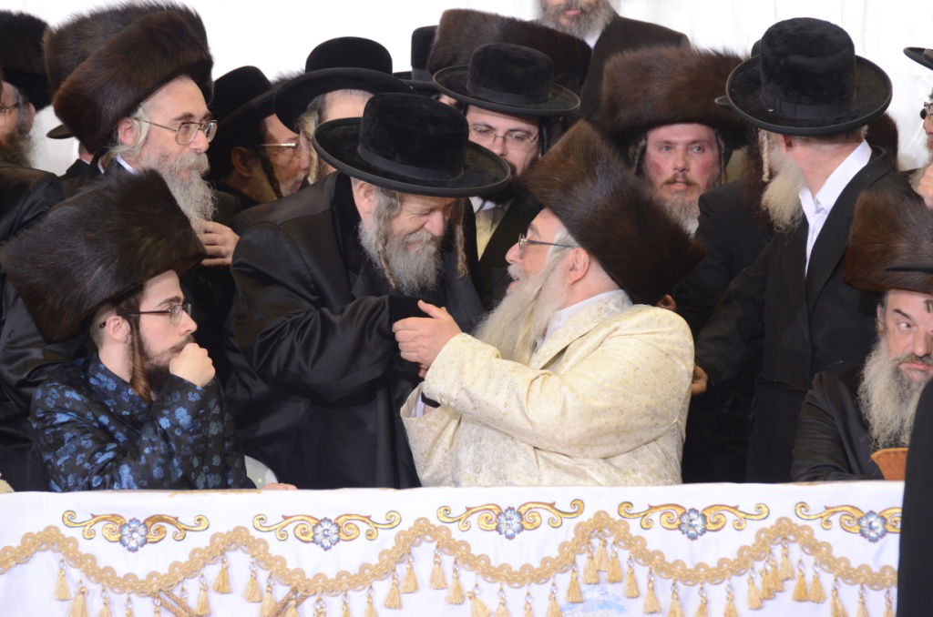 אלפים בשמחת נישואי נכדו הבכור של האדמו"ר מצאנז