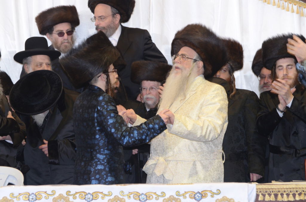 אלפים בשמחת נישואי נכדו הבכור של האדמו"ר מצאנז