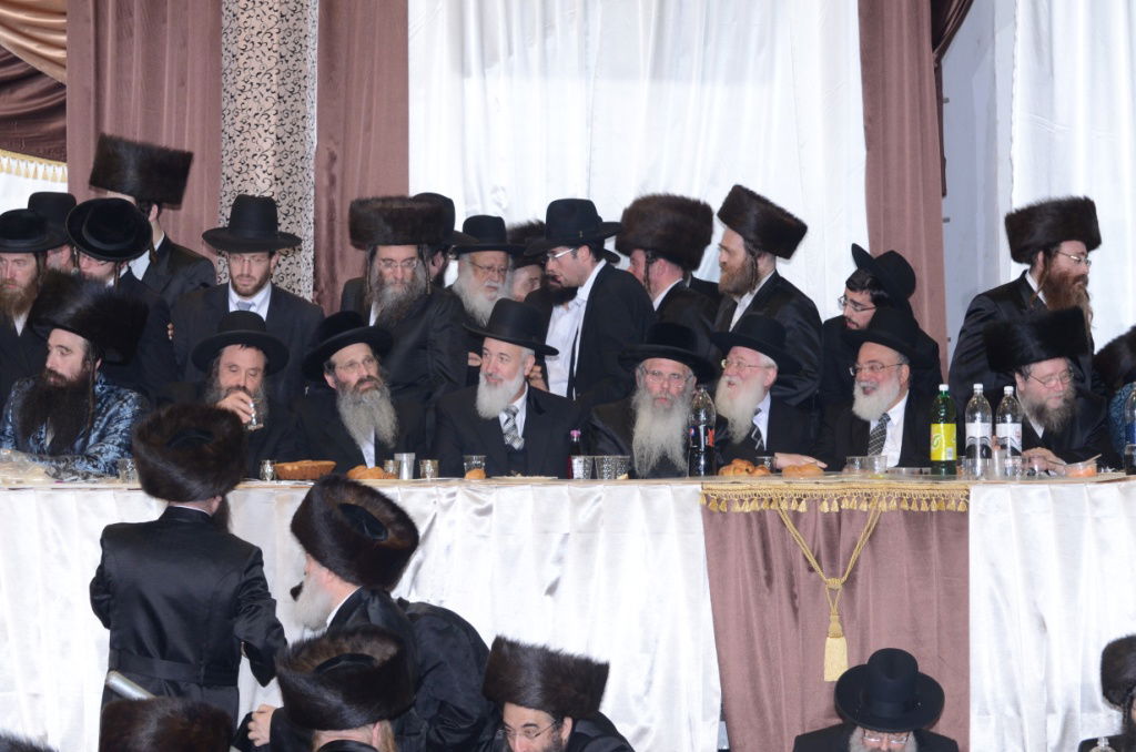 אלפים בשמחת נישואי נכדו הבכור של האדמו"ר מצאנז