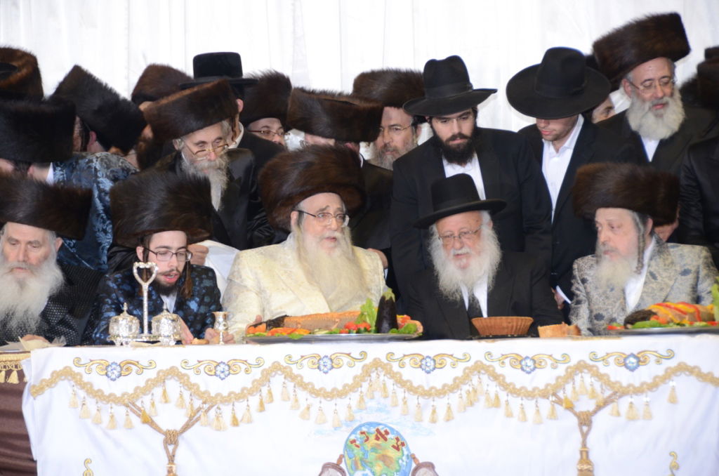 אלפים בשמחת נישואי נכדו הבכור של האדמו"ר מצאנז