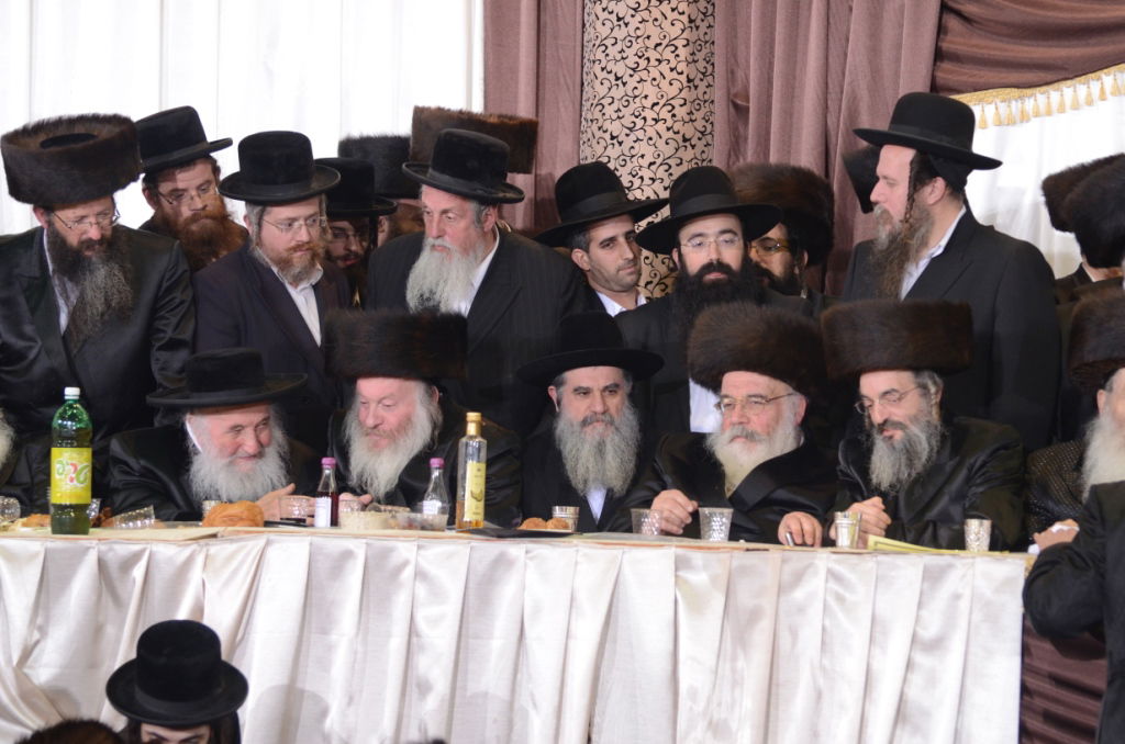 אלפים בשמחת נישואי נכדו הבכור של האדמו"ר מצאנז