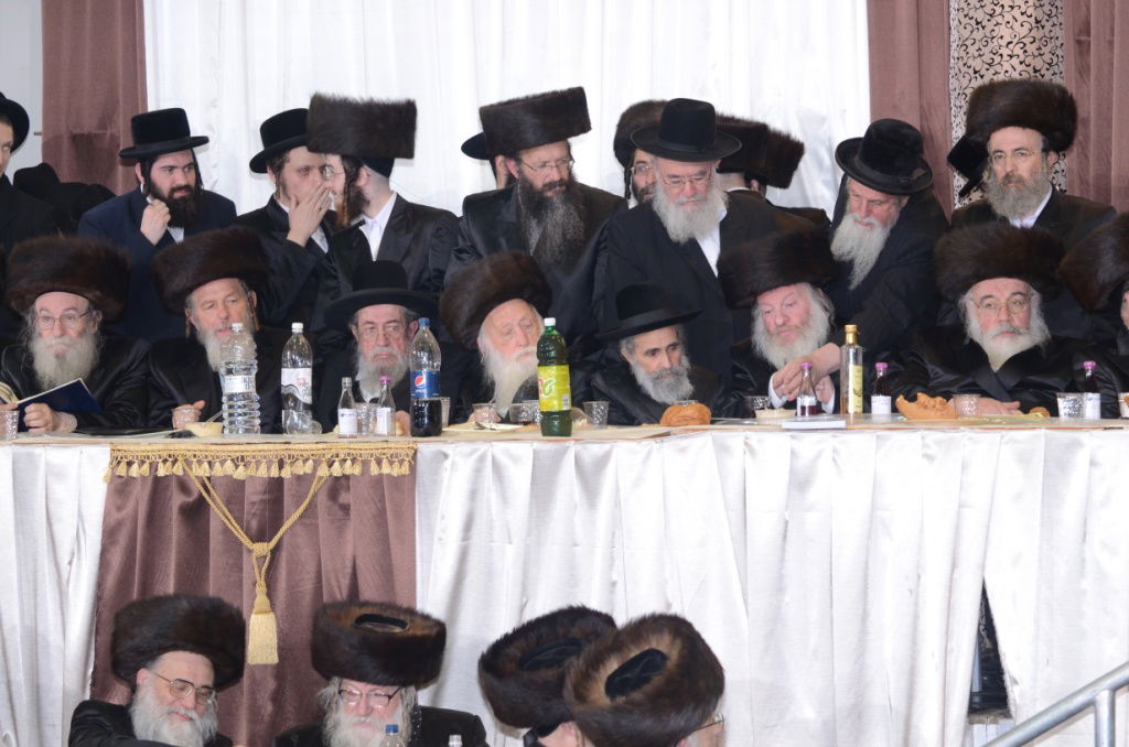 אלפים בשמחת נישואי נכדו הבכור של האדמו"ר מצאנז