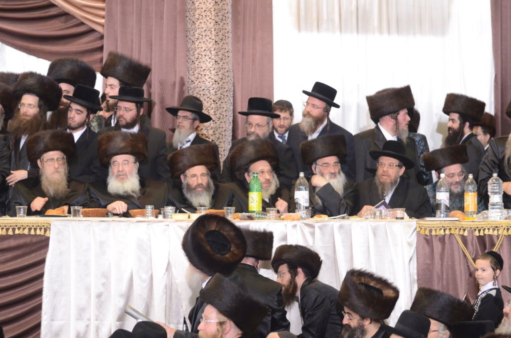 אלפים בשמחת נישואי נכדו הבכור של האדמו"ר מצאנז