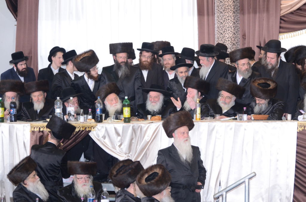 אלפים בשמחת נישואי נכדו הבכור של האדמו"ר מצאנז