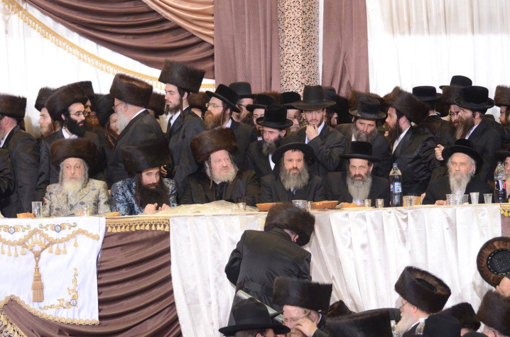 אלפים בשמחת נישואי נכדו הבכור של האדמו"ר מצאנז